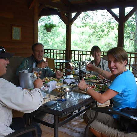 Auberge De La Riviere Matapedia - Matapedia River Lodge Routhierville Buitenkant foto