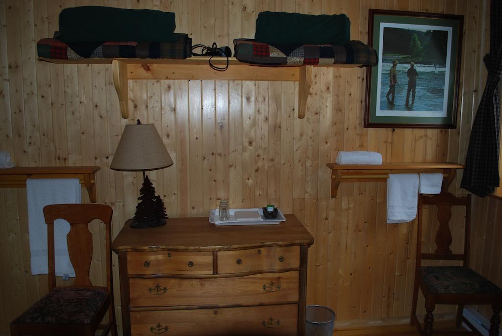 Auberge De La Riviere Matapedia - Matapedia River Lodge Routhierville Kamer foto