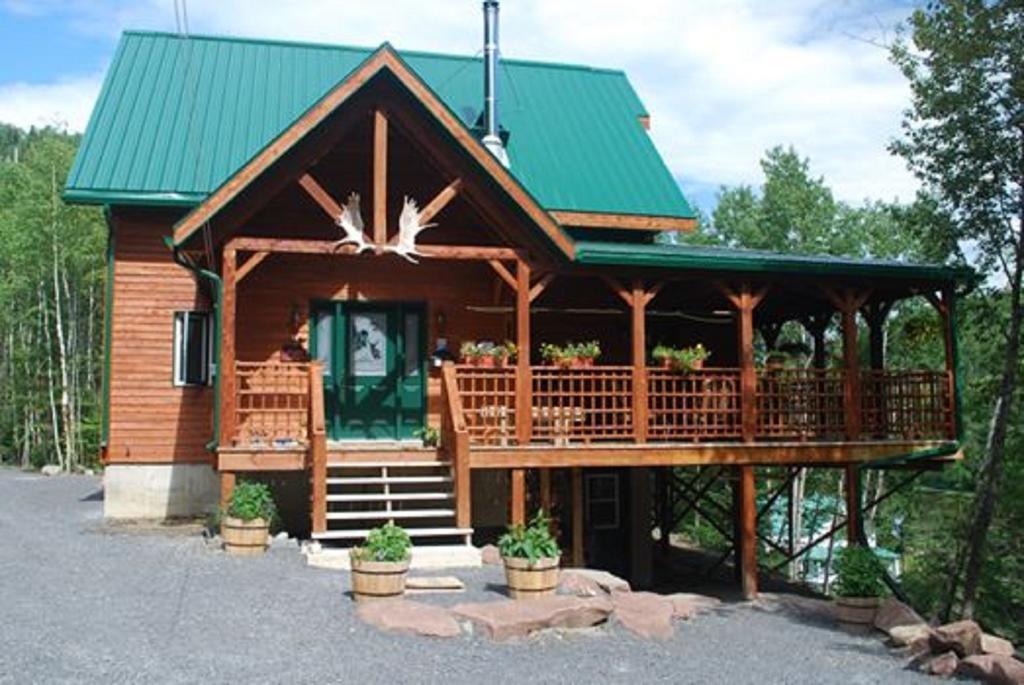 Auberge De La Riviere Matapedia - Matapedia River Lodge Routhierville Buitenkant foto