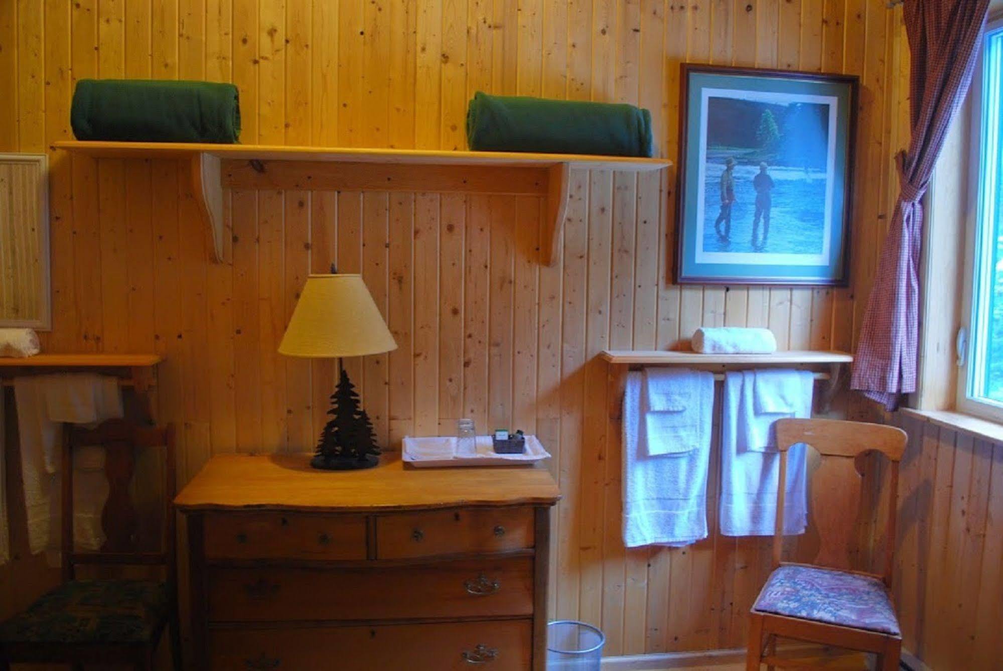 Auberge De La Riviere Matapedia - Matapedia River Lodge Routhierville Buitenkant foto