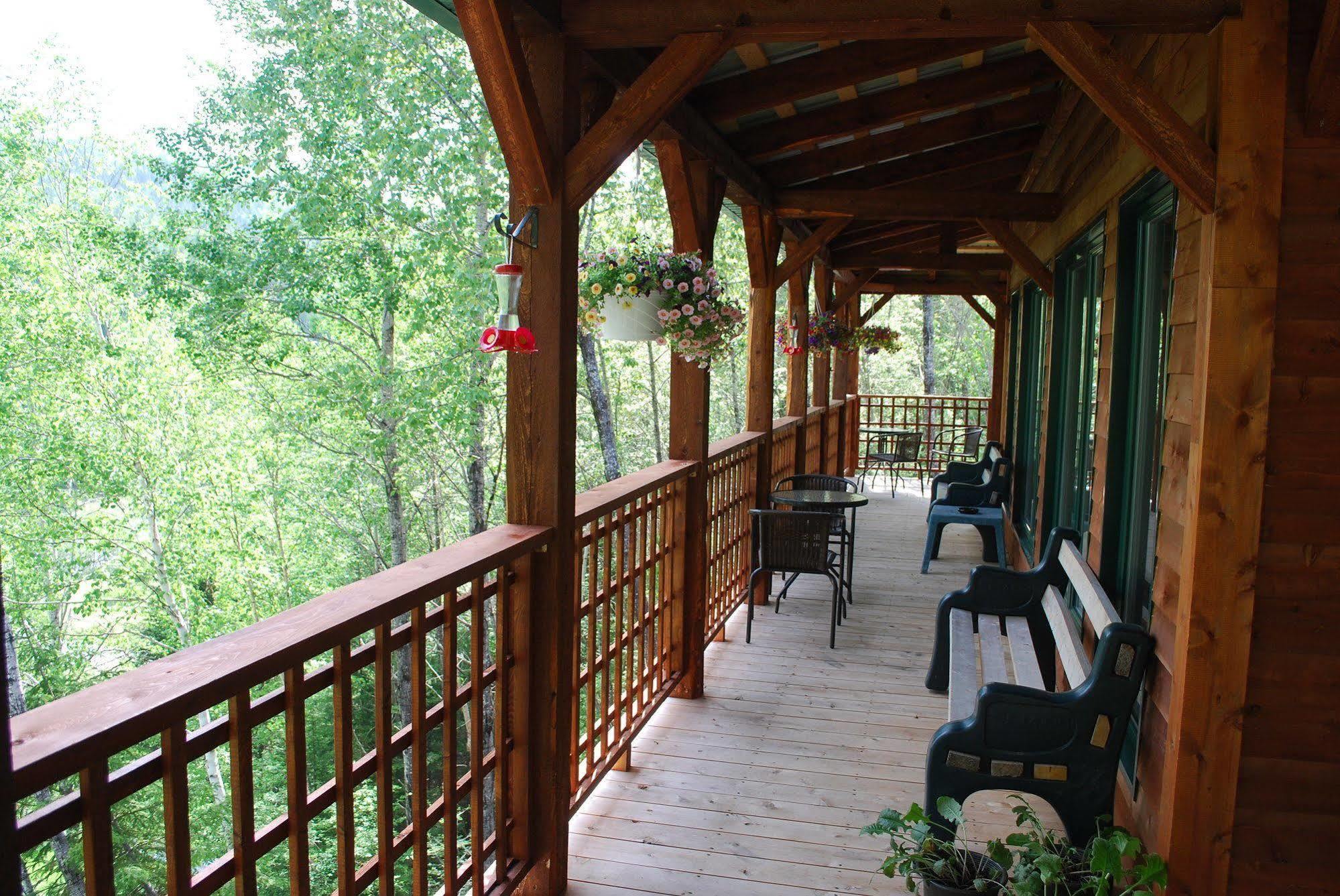Auberge De La Riviere Matapedia - Matapedia River Lodge Routhierville Buitenkant foto